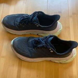 Clifton Edge Road-Running Shoes - Women's